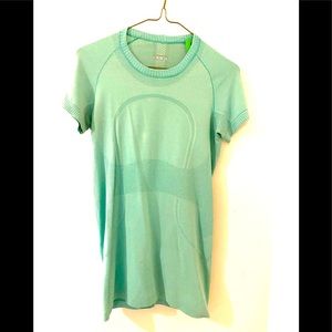 Lululemon Teal t-shirt